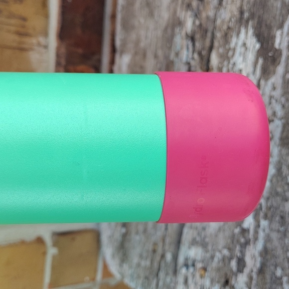 Hydro Flask 24 oz Aque With Pink Silicone Sleeve Pop Up Cap - Picture 7 of 9